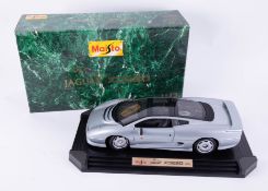 Maisto large scale Model 1-12, Jaguar XJ220 1992, boxed.