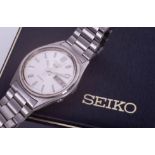 Seiko, a gents quartz wristwatch, boxed.