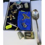 SILVER TEASPOON, SILVER THIMBLE, TWO BROOCHES (HARP AND LYRE) AND OTHER SMALL ITEMS