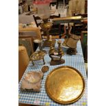 SELECTION OF BRASS AND METAL WARE INCLUDING OIL LAMP WITH THUMB WHEELS MARKED 'HINKS NO 2 TRIPLE',