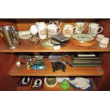 CUPBOARD OF HOME WARE INCLUDING PLACE MATS, WALL CLOCK AND ROYAL COMMEMORATIVE MUGS