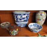 SELECTION OF ORIENTAL CHINA INCLUDING VASE, PLANTER ON STAND AND TEAPOT