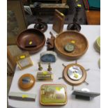 SELECTION OF TREEN AND METALWARE INCLUDING BOWLS, CANDLE HOLDERS, CLOCK, TIN DESK CALENDAR, TABLE