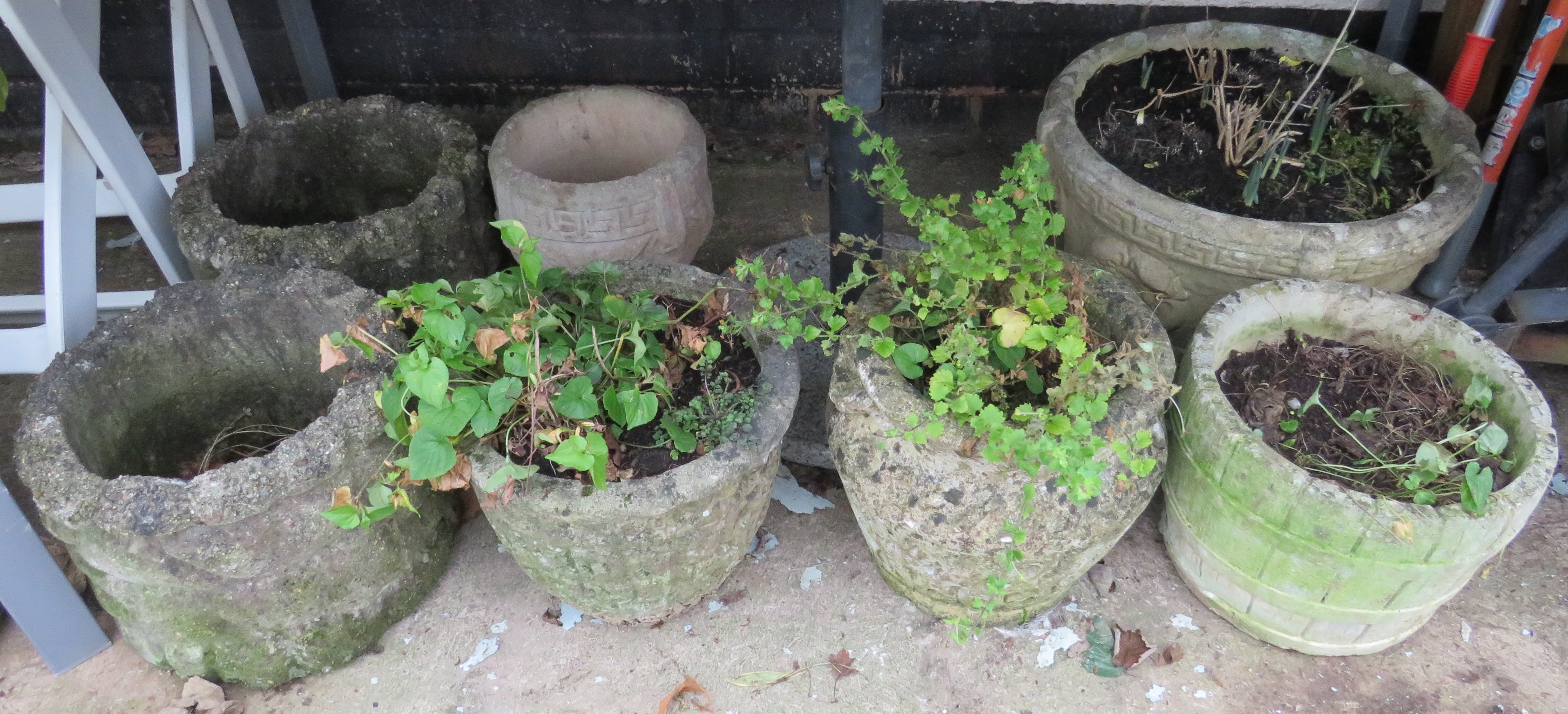 SEVEN STONE GARDEN POTS (SOME WITH CONTENTS)