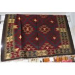 LARGE RECTANGULAR HAND KNOTTED WOVEN FLOOR RUG WITH GEOMETRIC PATTERN (157CM X 204CM)