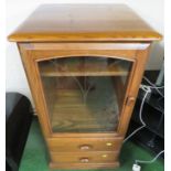 ERCOL MID ELM HI-FI CABINET WITH GLAZED DOOR AND FAUX DRAWERS (NEEDS A PLUG)