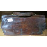 SMALL VINTAGE TAN LEATHER GLADSTONE TYPE BAG