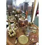 SELECTION OF METALWARE INCLUDING CANDLESTICKS, OIL LAMP, HAND BELL, ETC