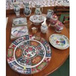 SELECTION OF ORIENTAL STYLE DECORATIVE CHINA INCLUDING GRADUATED JUGS, PLATES AND GINGER JARS