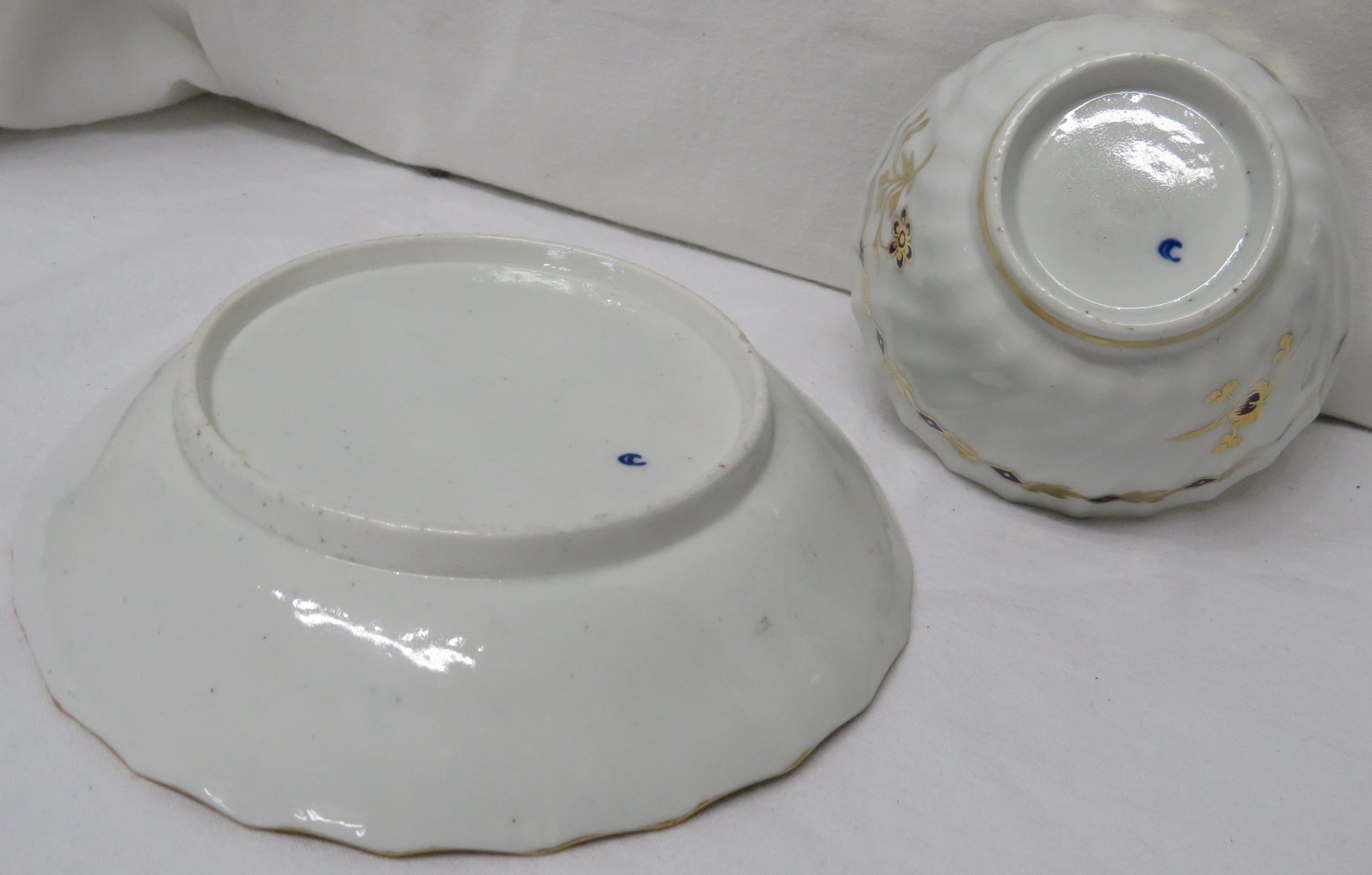 Two 19th century wrythen porcelain tea bowls and saucers, probably Worcester, each similarly - Image 3 of 4