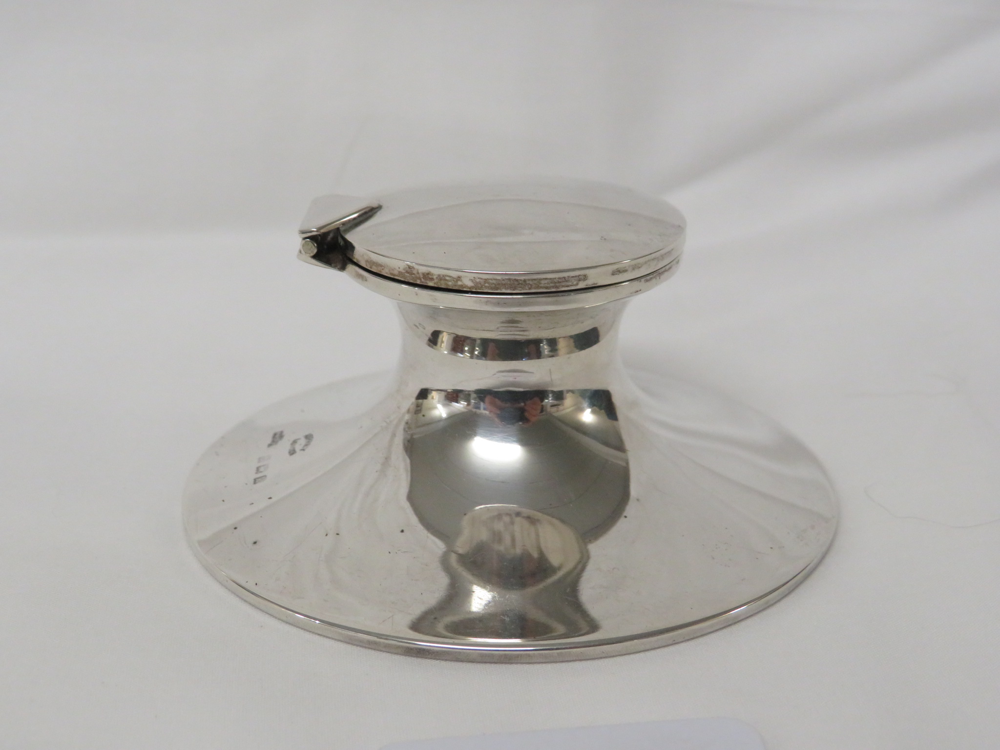 Asprey silver capstan inkwell, diameter of base 8.8cm, marks for Birmingham, 1909, maker's stamp and - Image 2 of 4