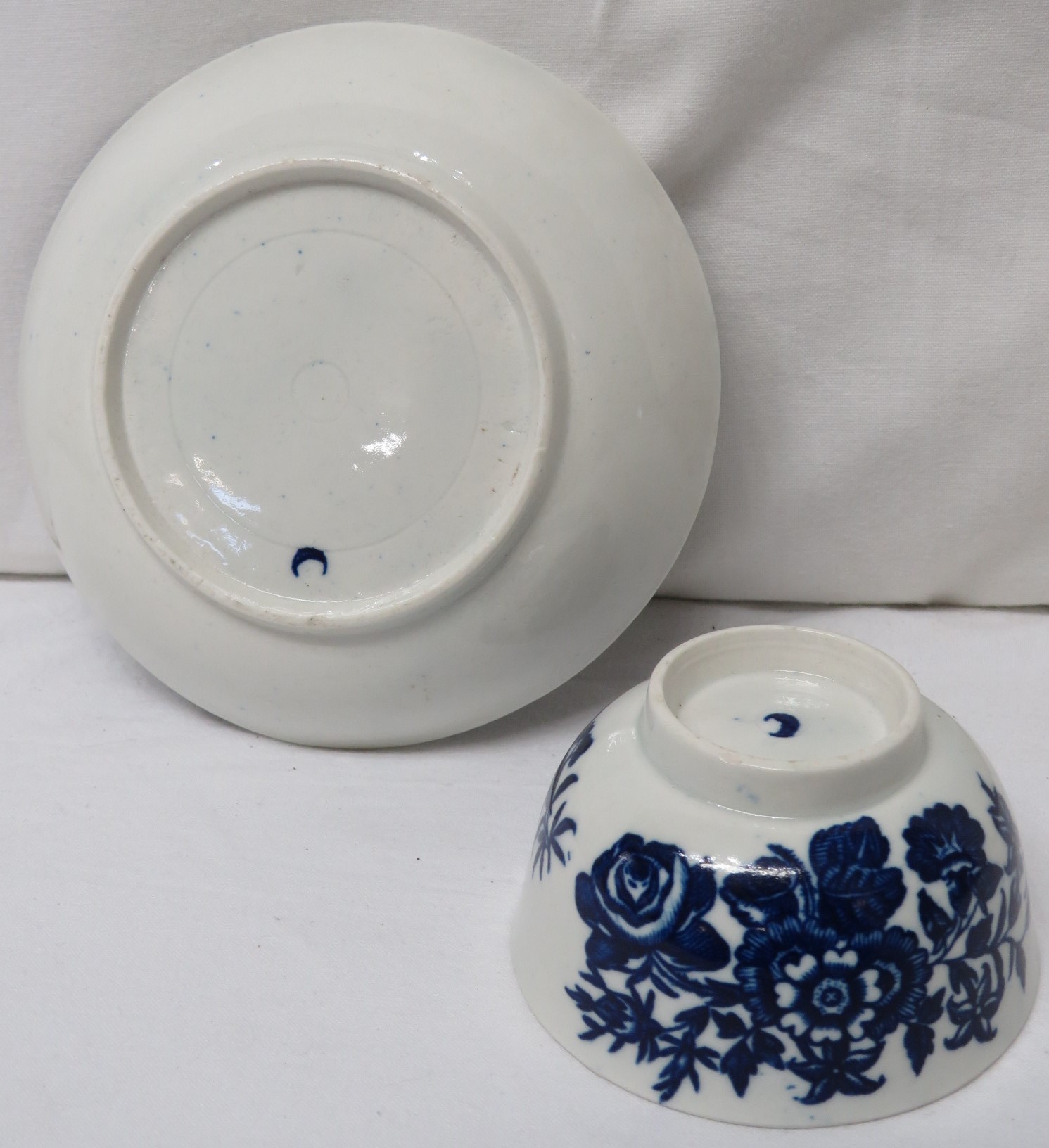 Early Caughley blue and white tea bowl and saucer, patterned with flowers and butterflies, double- - Image 3 of 3