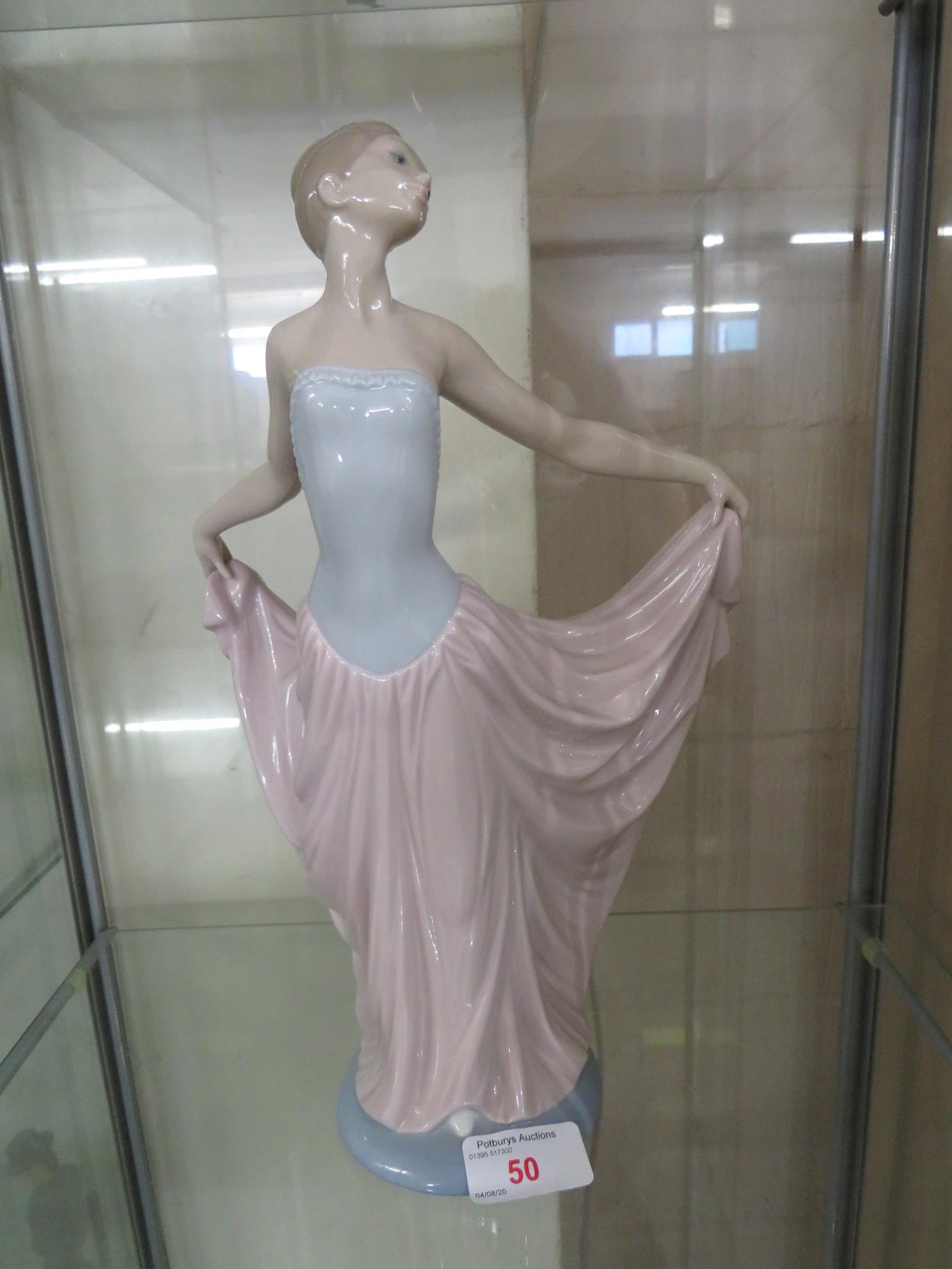 LLADRO FIGURE OF A WOMAN IN LONG DRESS 5050