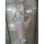 LLADRO FIGURE OF A WOMAN IN LONG DRESS 5050