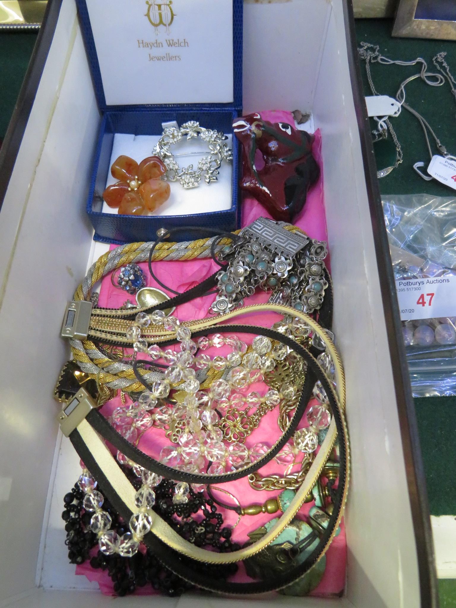 SMALL QUANTITY OF COSTUME JEWELRY