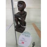 POLYNESIAN STYLE CARVED AND STAINED WOOD FIGURE OF A SEATED MAN WITH ARMS FOLDED, HEIGHT 15CM