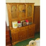 HONEY PINE ILLUMINATED DRESSER