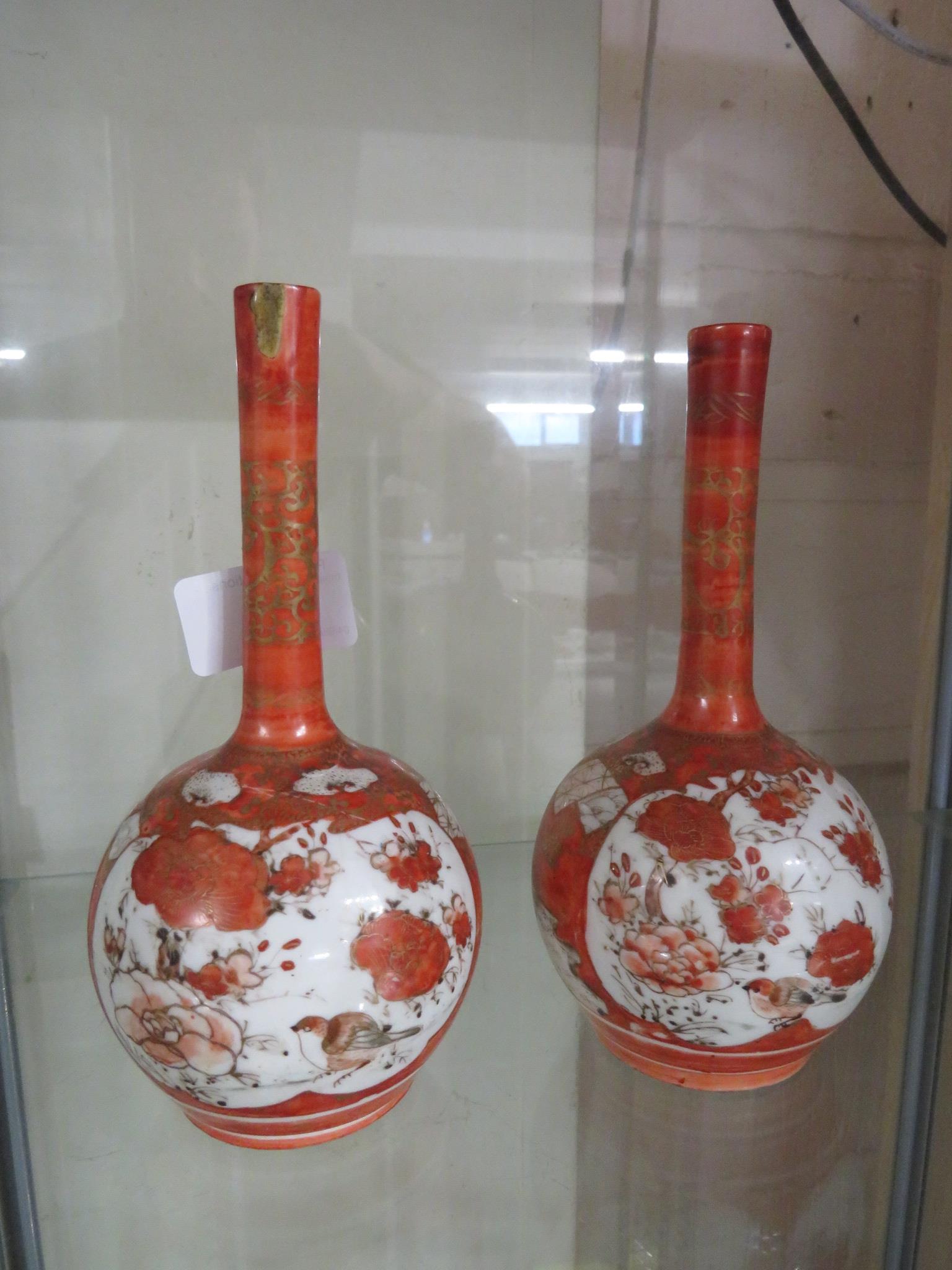 PAIR OF CHINESE PORCELAIN STEM VASES DECORATED IN RED AND PAINTED WITH PANELS OF BIRDS AND FIGURES - Image 2 of 3