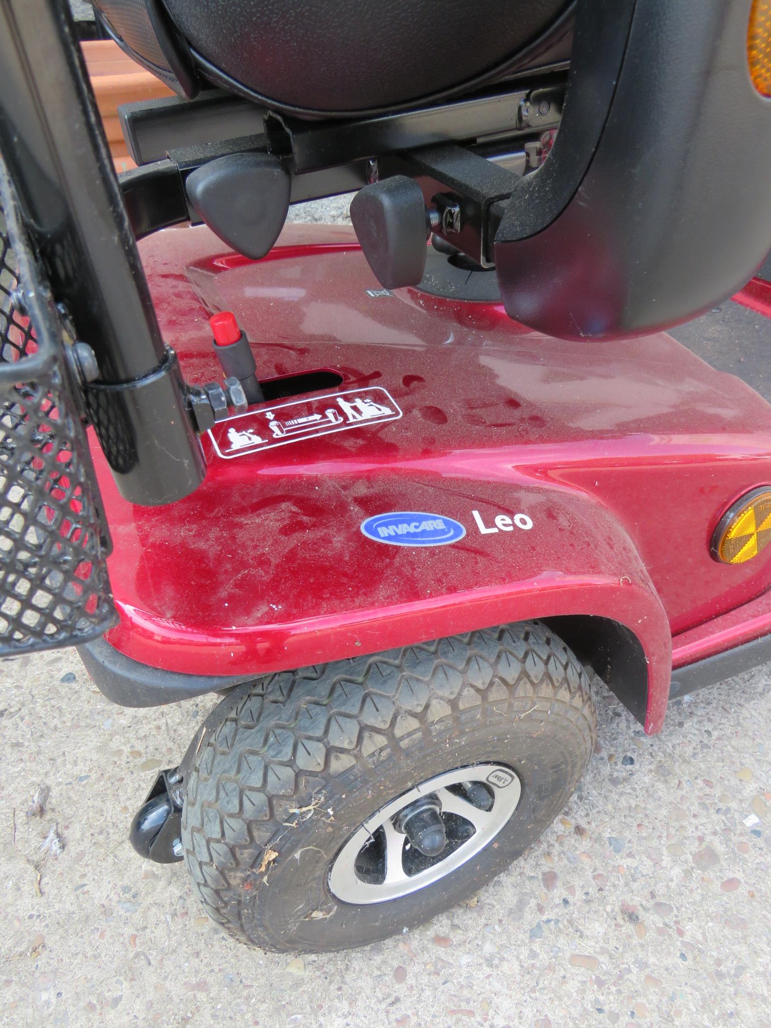 INVACARE LEO RED FOUR WHEEL MOBILITY SCOOTER, WITH KEY, BATTERY CHARGER AND USER MANUAL - Image 3 of 8