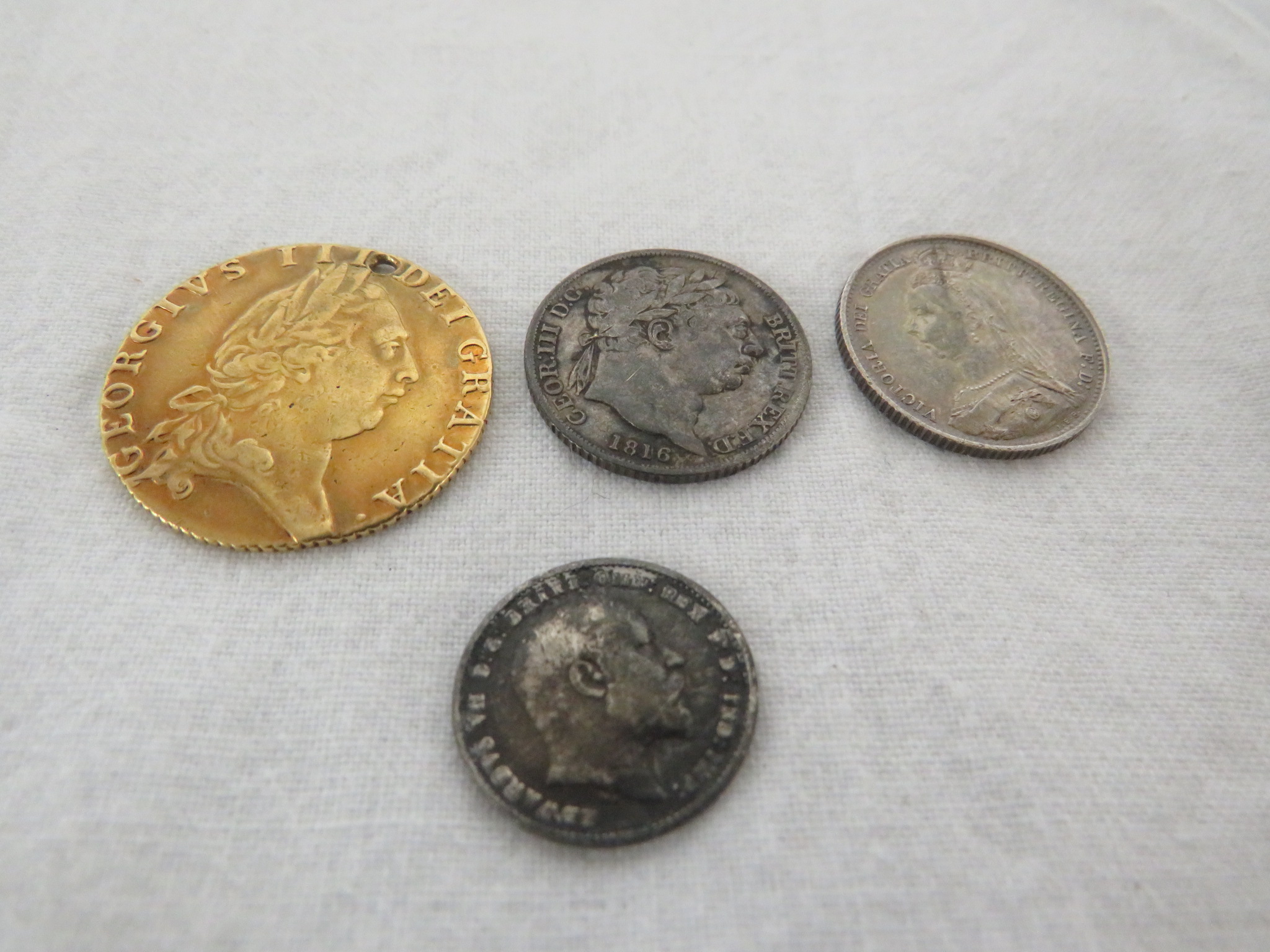 1790 GEORGE III SPADE GUINEA (DRILLED) AND A SMALL QUANTITY OF BRITISH COINAGE INCLUDING GEORGE - Image 2 of 2