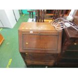 SMALL OAK THREE-DRAWER BUREAU