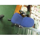 BLUE SWIVEL OFFICE CHAIR