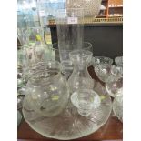 QUANTITY OF MIXED GLASSWARE INCLUDING BOWLS, CANDLEHOLDERS AND VASE