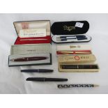 BOXED BALLPOINT PENS AND FOUNTAIN PEN INCLUDING PARKER WITH OTHER LOOSE PENS