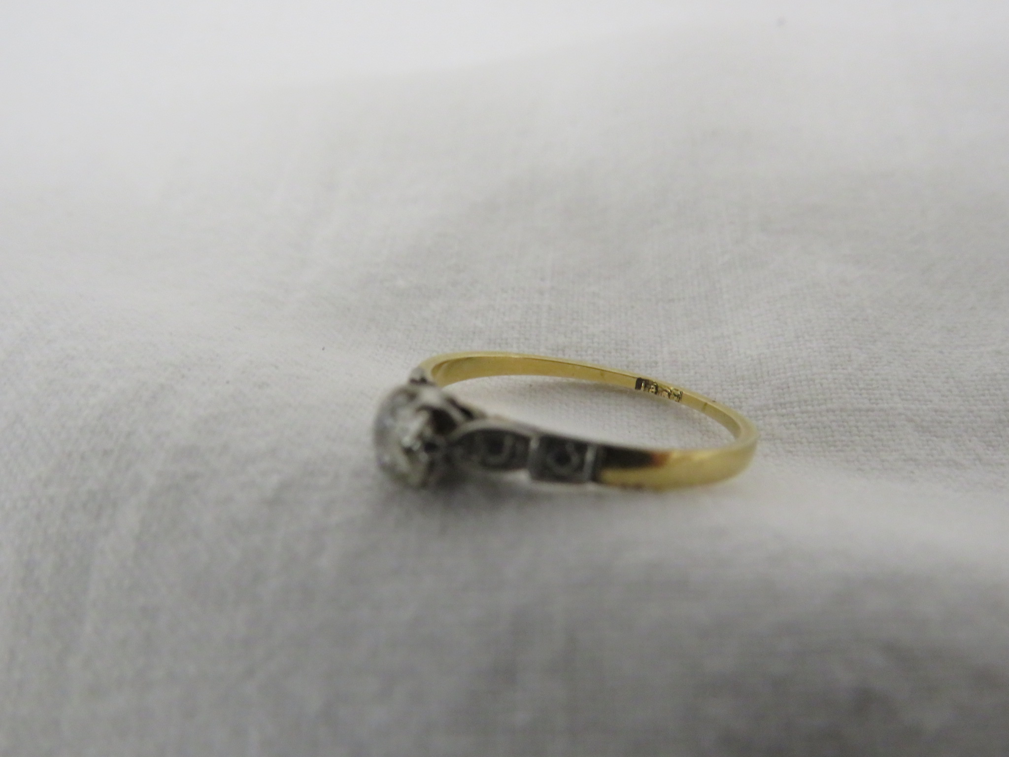 A RING SET WITH A SMALL OLD CUT SOLITAIRE DIAMOND, GROSS WEIGHT OF RING 1.4G - Image 2 of 2