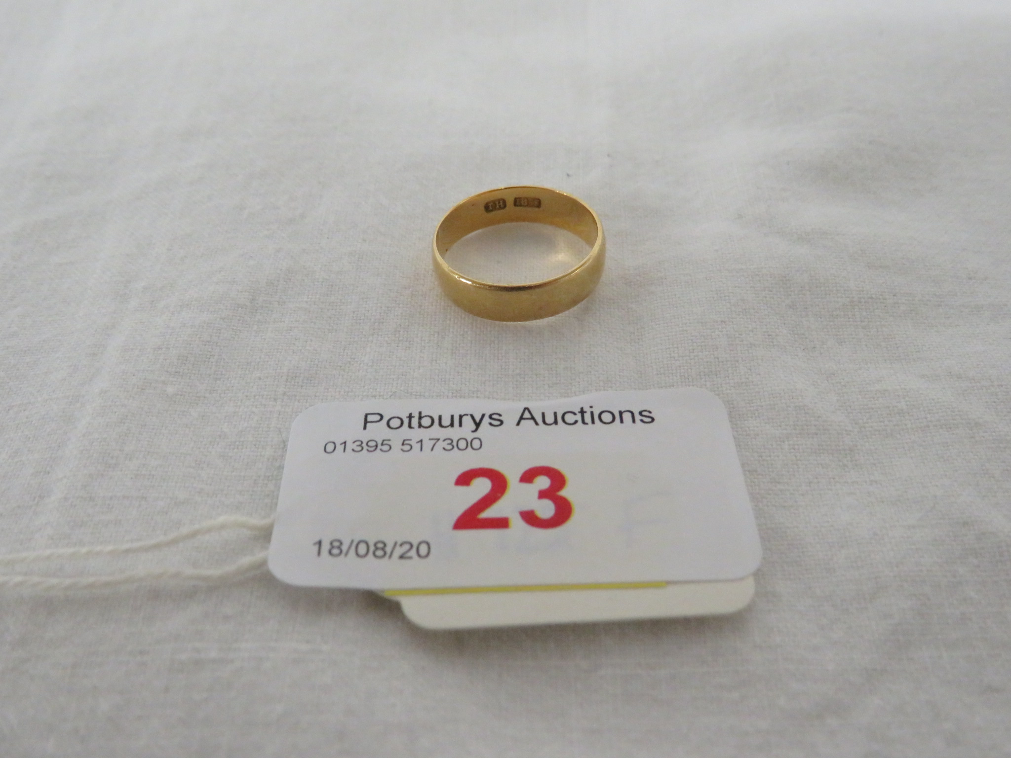 A YELLOW METAL RING STAMPED T.H 18CT, 2.5G, SIZE I/J FOR GUIDANCE ONLY