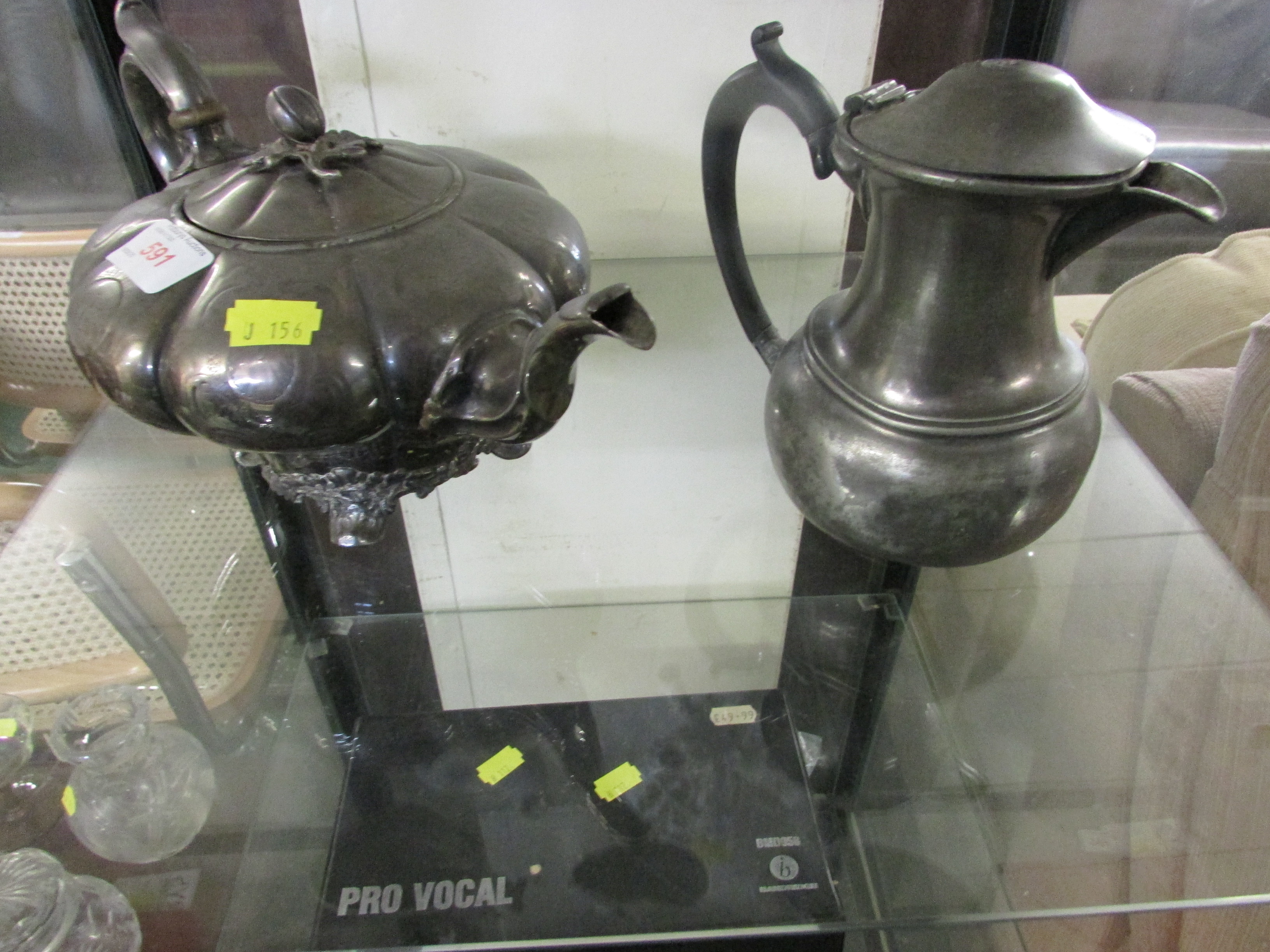SILVER PLATED TEAPOT AND PEWTER JUG (AF)