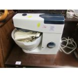 KENWOOD CHEF STAND MIXER (NEEDS A PLUG)