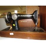 VINTAGE SINGER MANUAL SEWING MACHINE WITH WOODEN CASE