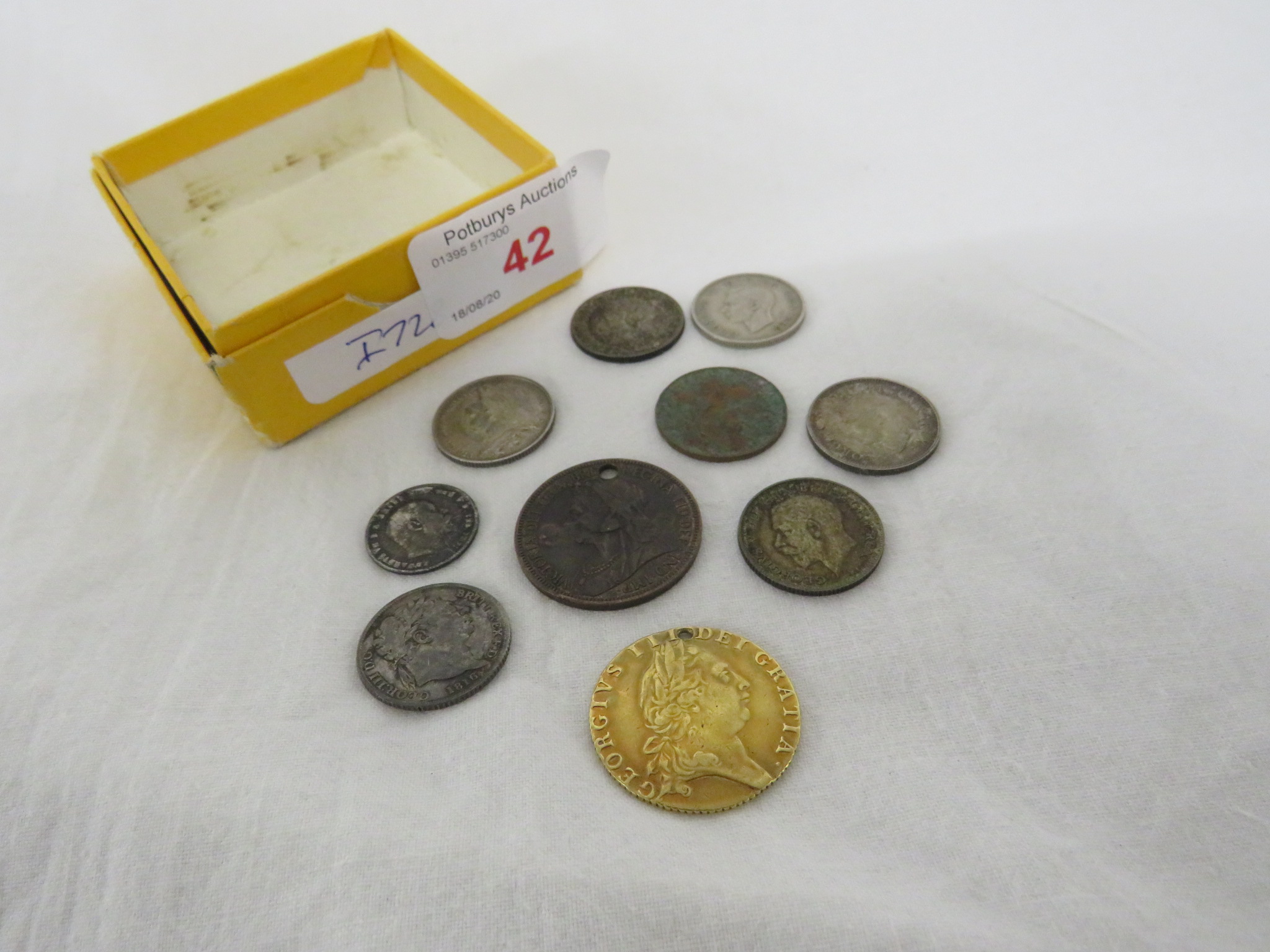 1790 GEORGE III SPADE GUINEA (DRILLED) AND A SMALL QUANTITY OF BRITISH COINAGE INCLUDING GEORGE