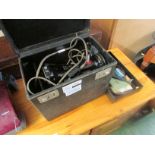 VINTAGE SINGER ELECTRIC SEWING MACHINE IN CARRYING CASE (SOLD AS AN ANTIQUE ITEM - IF TO BE USED