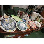 SELECTION OF DECORATIVE PORCELAIN ITEMS INCLUDING COLLECTORS PLATES, CHINA CHARGERS, JUGS, ETC