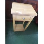 SMALL LIGHT OAK SINGLE DRAWER SIDE TABLE