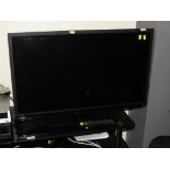 TOSHIBA 32" LCD TELEVISION 32W1333DB WITH REMOTE **NEEDS NEW PLUG**