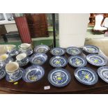 SELECTION OF BLUE AND WHITE WILLOW PATTERN CHINA