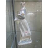 LLADRO FIGURINE OF GIRL WITH BASKET AND CHICKEN, WITH ORIGINAL BOX