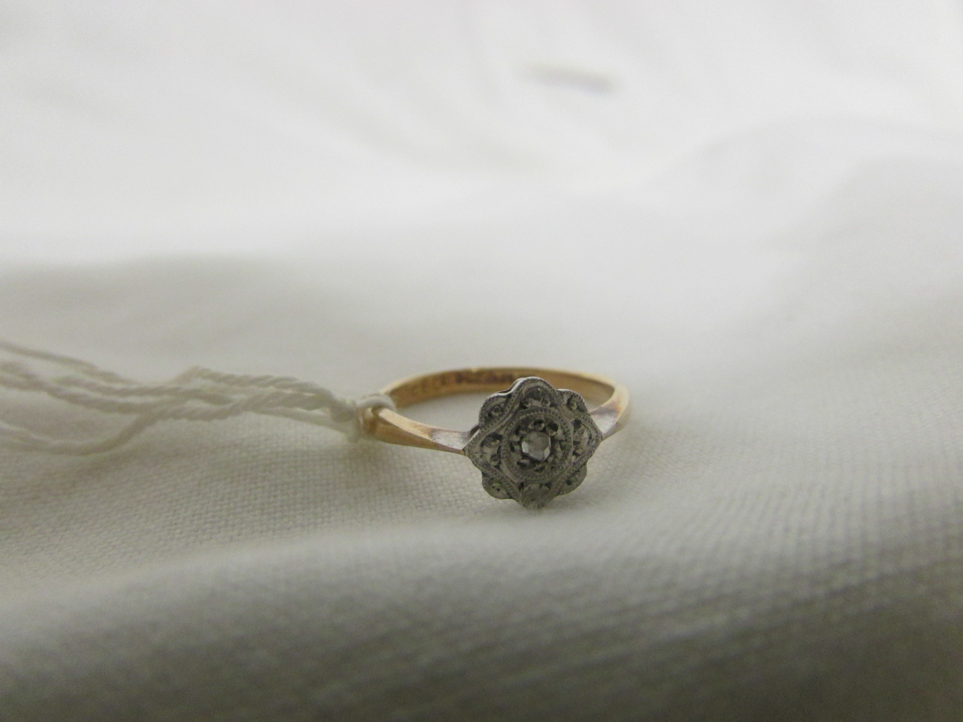 YELLOW METAL RING SET WITH WHITE CHIP STONES, STAMPED 9CT & PLAT, 1.7G - Image 2 of 2