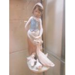 LLADRO FIGURE OF GIRL WITH DUCKS WITH ORIGINAL BOX