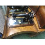 SINGER MANUAL SEWING MACHINE WITH CASE