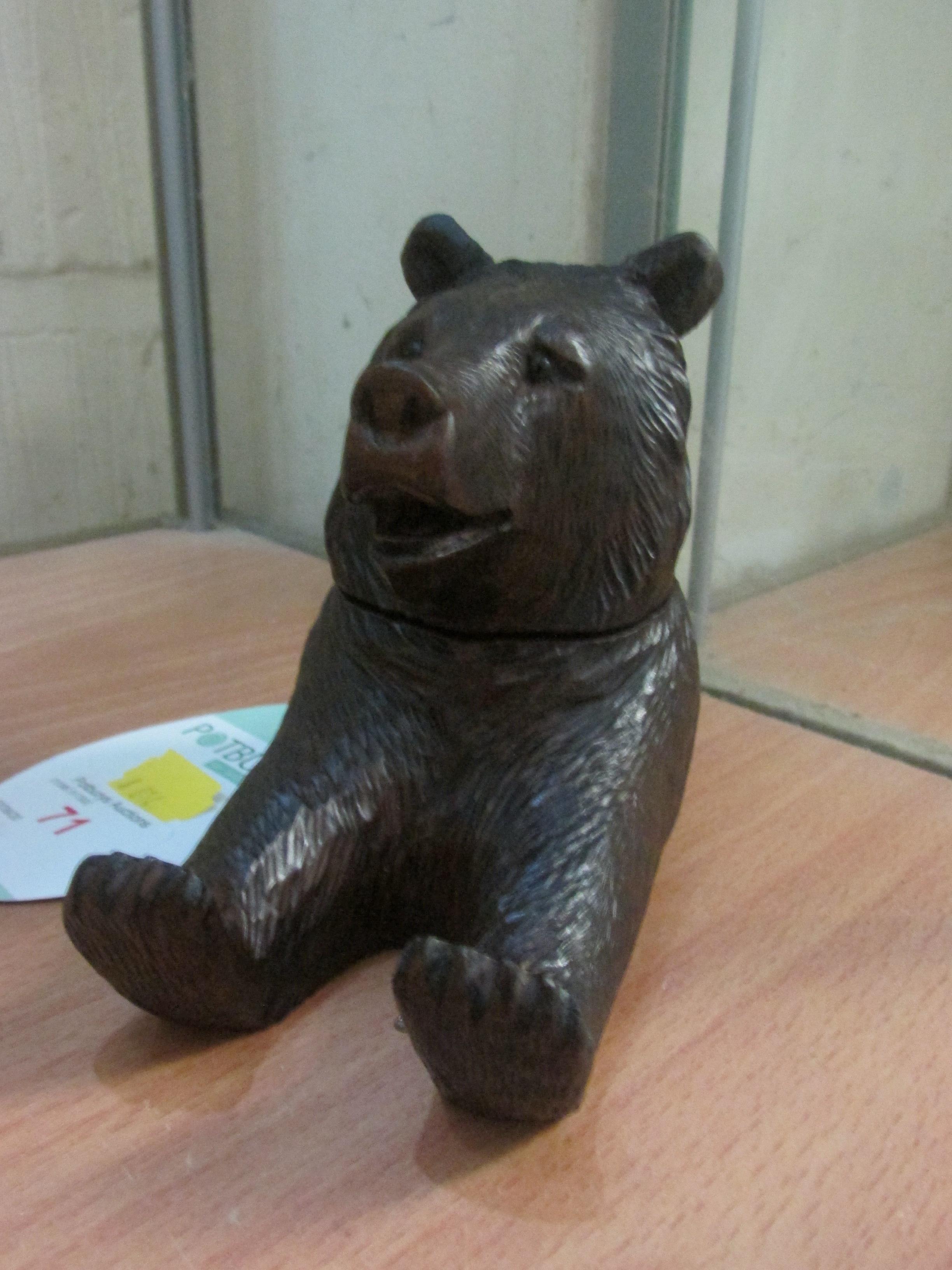 WOODEN PIPE REST CARVED AS A BEAR'S HEAD AND PAWS - Image 2 of 3