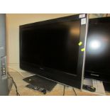 TOSHIBA 32" TELEVISION WITH REMOTE