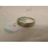 HALLMARKED SILVER HALF-ENGRAVED BANGLE, BIRMINGHAM ASSAY, 0.55 OZT