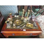 SMALL SELECTION OF BRASS WARE, POTS, CANDLESTICKS ETC