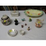 SELECTION OF DECORATIVE CHINA AND POTTERY INCLUDING GINGER JAR AND LEAF DISH