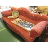 LARGE VICTORIAN MAHOGANY FRAMED SERPENTINE BUTTON BACKED SETTEE UPHOLSTERED IN PALE RED FABRIC (A/