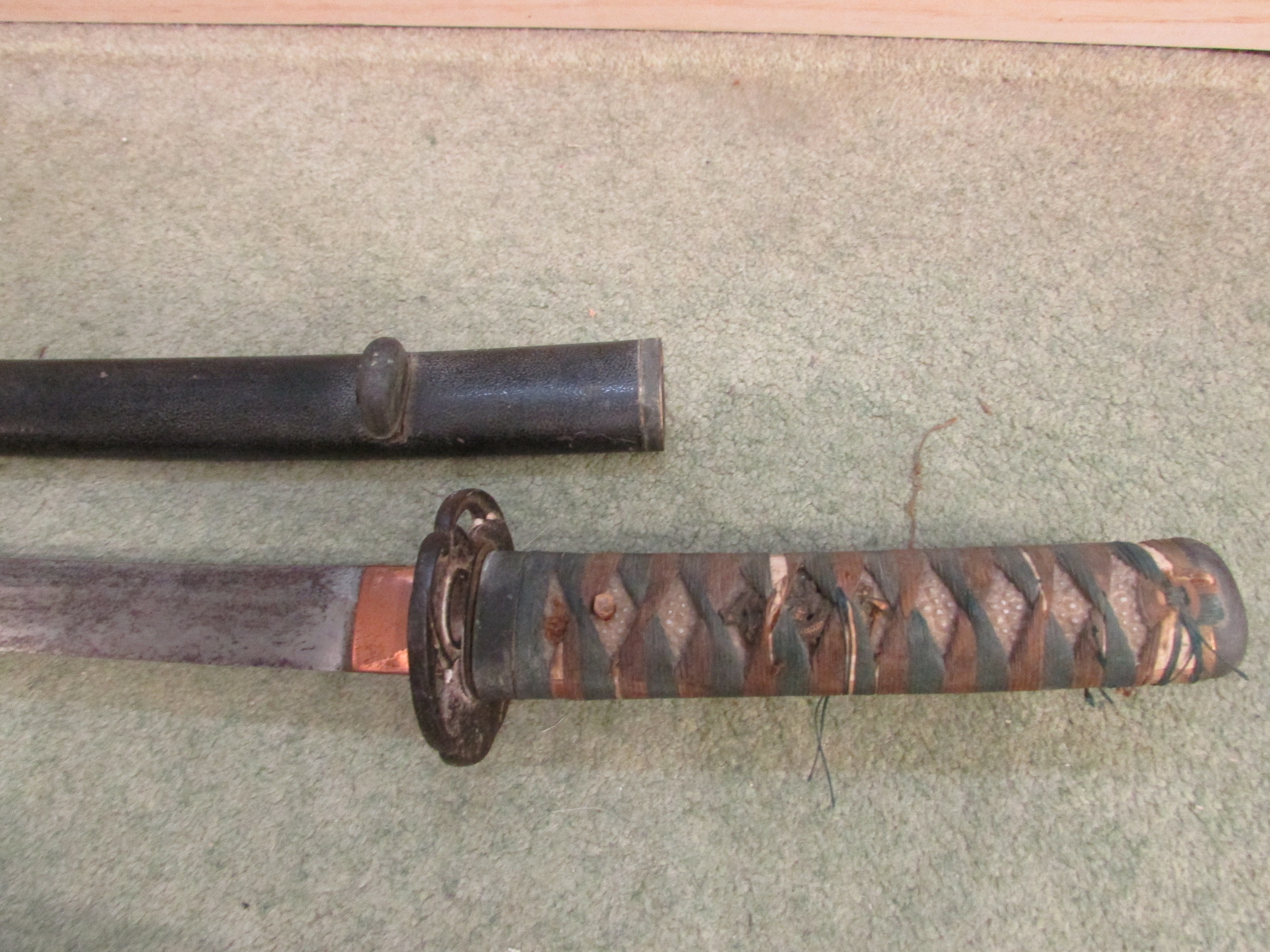 AN ANTIQUE JAPANESE KATANA SWORD WITH SHEATH, SOLD AS FOUND - Image 27 of 35